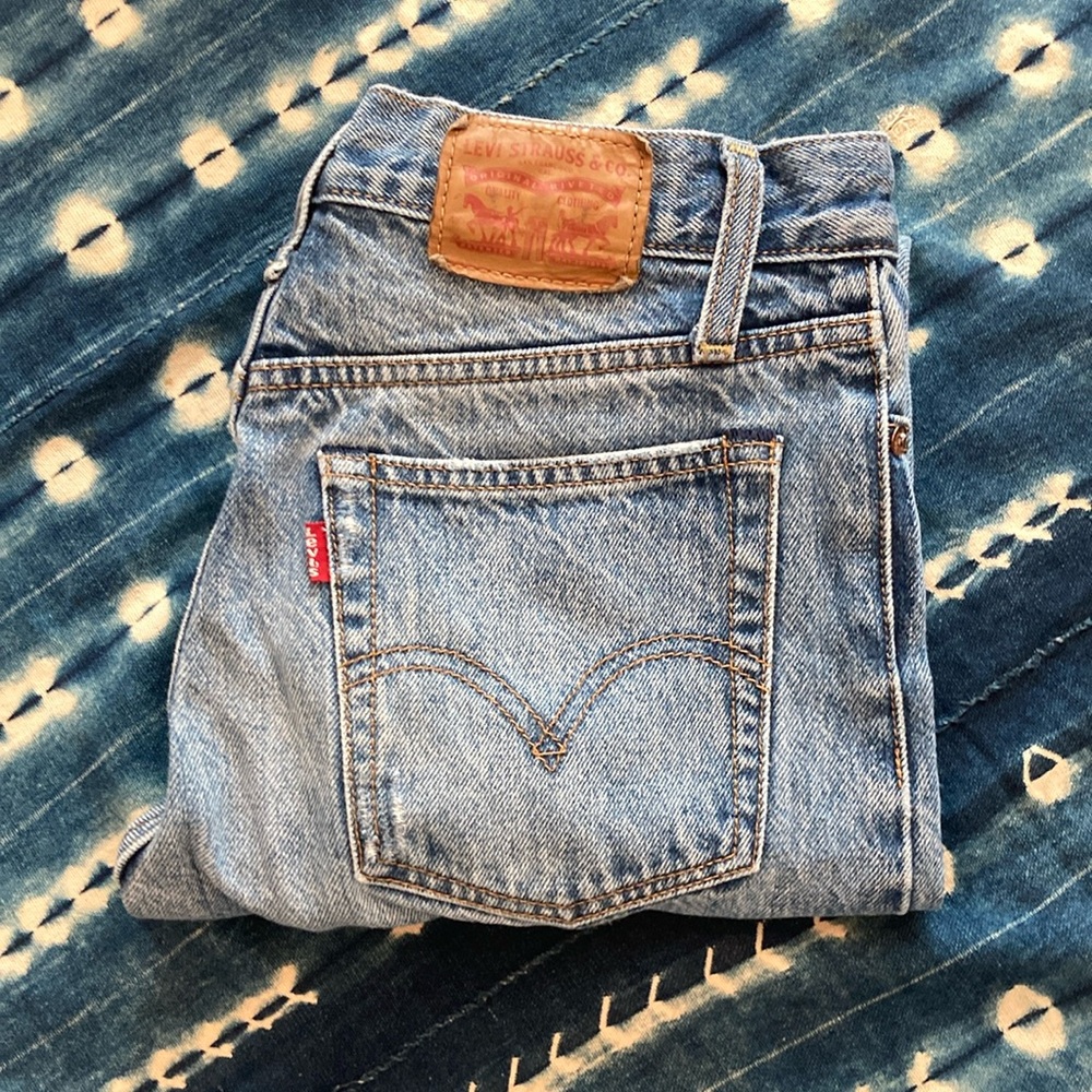 Women’s Distressed Levi’s